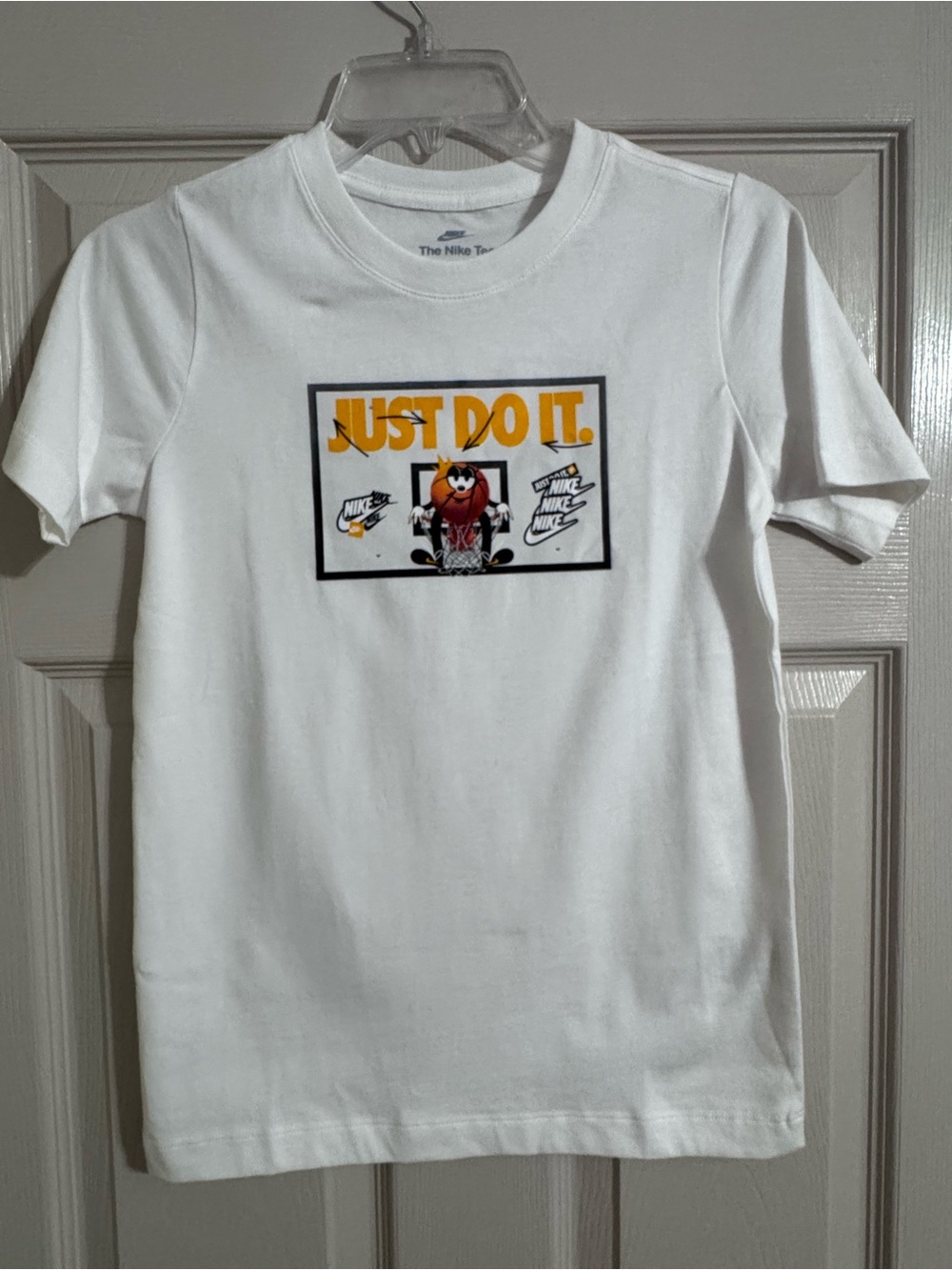 Nike Basketball Just Do it Graphic Short Sleeve T-Shirt Youth M (NWOT)